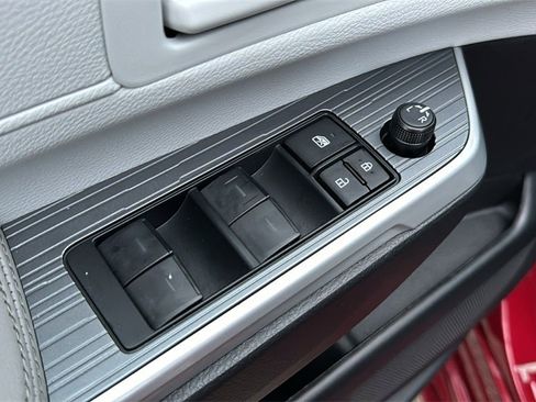 New 2026 Toyota Sienna LE image 15