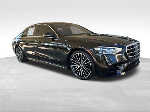 Used 2022 Mercedes-Benz S 580 4MATIC Sedan w/ AMG Line Package image 2