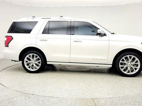 Used 2019 Ford Expedition Platinum image 4