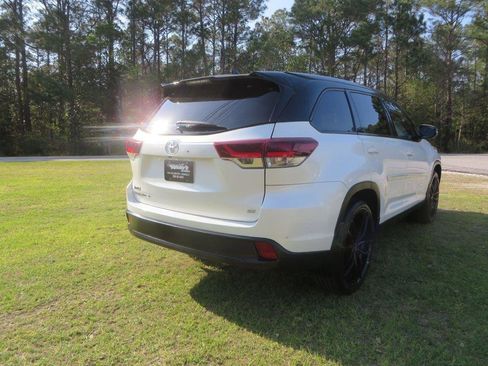 Used 2019 Toyota Highlander SE image 5