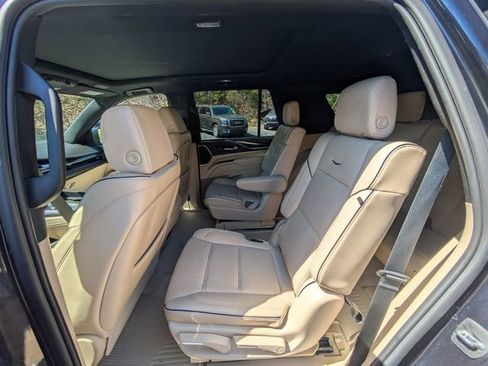 Used 2023 Cadillac Escalade Premium Luxury AWD/4WD image 31