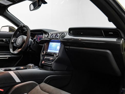 Used 2021 Ford Mustang Shelby GT500 w/ Carbon Fiber Track Pack image 44