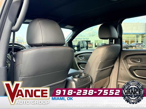 Used 2024 Nissan Titan PRO-4X image 15