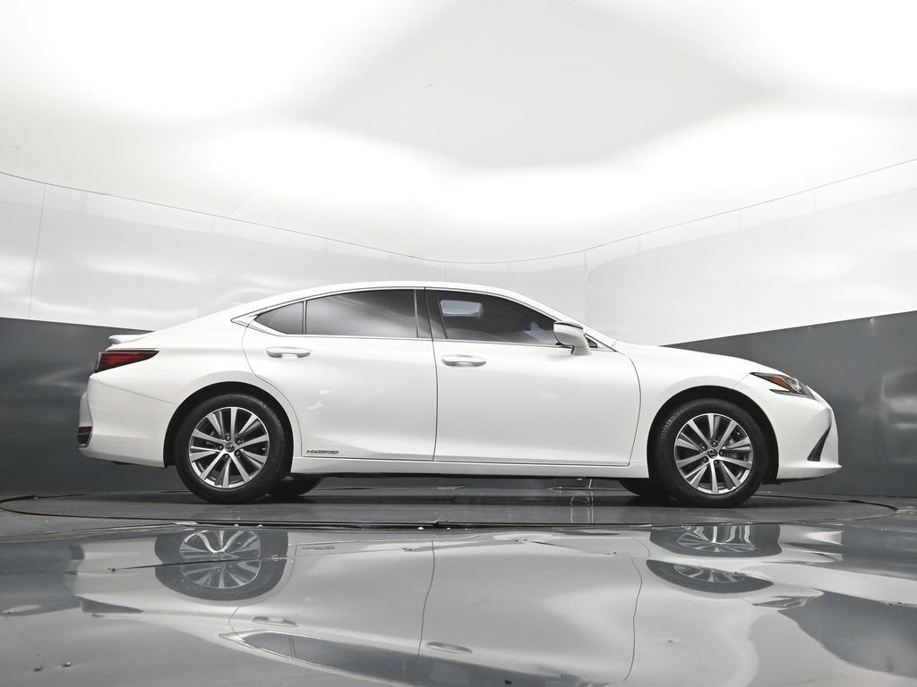 Certified 2021 Lexus ES 300h w/ Accessory Package FWD image 43
