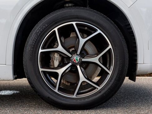 Used 2021 Alfa Romeo Stelvio Ti w/ Nero Edizione image 12