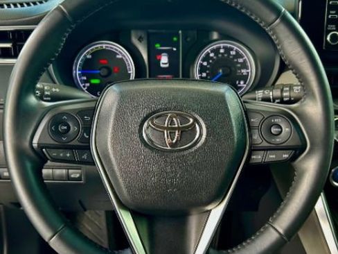 Used 2021 Toyota Venza LE image 12