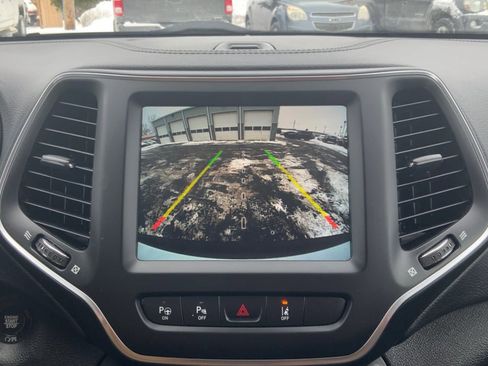 Used 2023 Jeep Cherokee Altitude Lux image 34