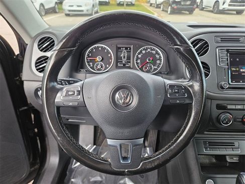 Used 2018 Volkswagen Tiguan Limited w/ Premium Package image 18