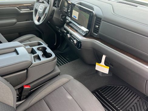 Used 2025 GMC Sierra 1500 Elevation image 12