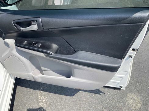 Used 2012 Toyota Camry LE FWD image 27