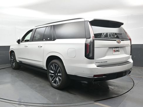 Used 2024 Cadillac Escalade ESV Sport Platinum AWD/4WD image 10