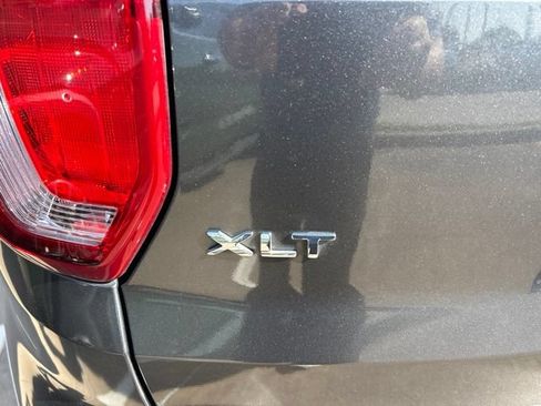 Used 2017 Ford Explorer XLT w/ Equipment Group 202A FWD image 4