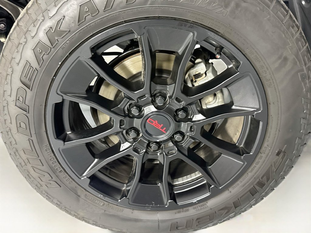 Used 2025 Toyota Tundra Limited w/ TRD Off-Road Package AWD/4WD image 31