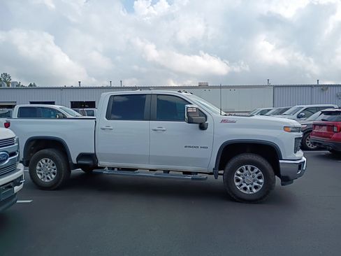 Used 2024 Chevrolet Silverado 2500 LT AWD/4WD image 4