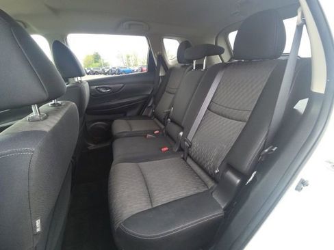 Used 2017 Nissan Rogue SV w/ SV Premium Package image 17