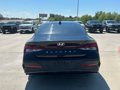 Used 2024 Hyundai Elantra SEL FWD image 4