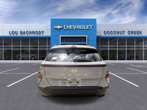 Used 2025 Hyundai Kona SEL FWD image 7