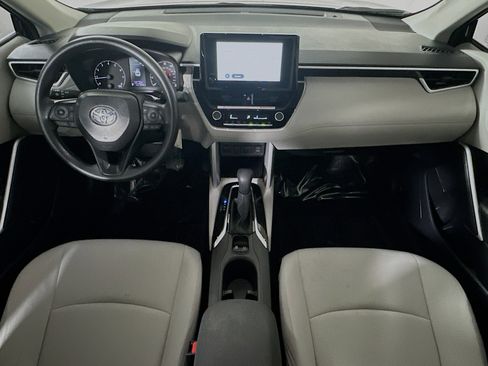 Used 2025 Toyota Corolla Cross L image 26