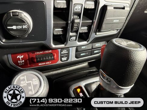 Used 2025 Jeep Wrangler Unlimited Rubicon 4xe w/ Convenience Group AWD/4WD image 23
