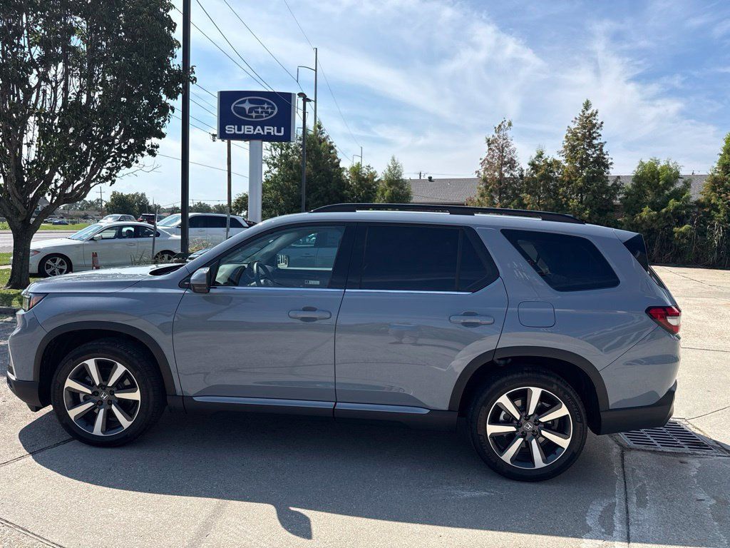Used 2025 Honda Pilot Touring image 4