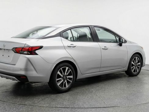 Used 2025 Nissan Versa SV image 9