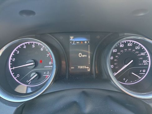 Used 2020 Toyota Camry SE image 6