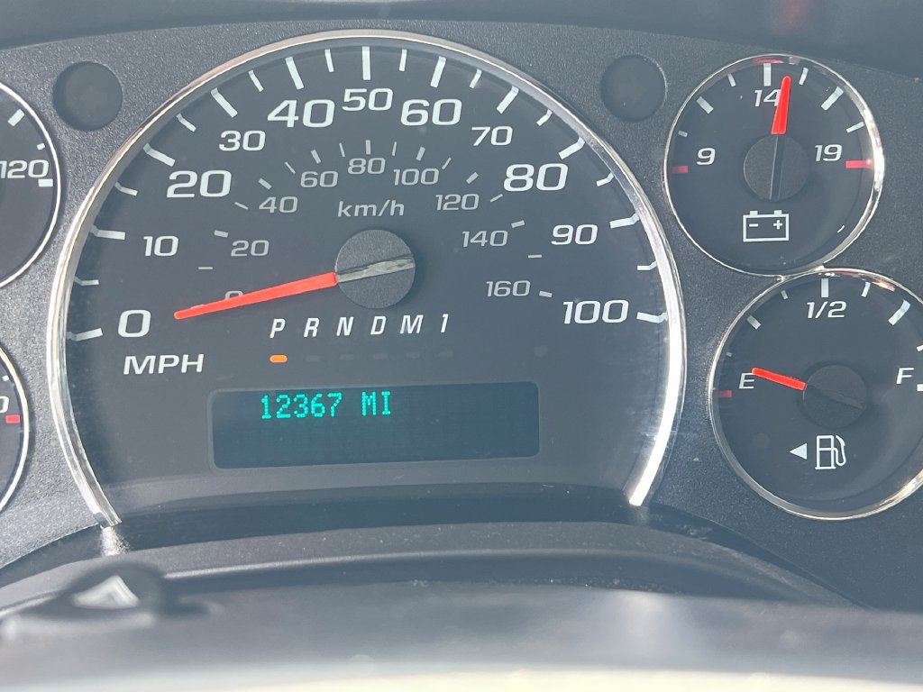Used 2025 Chevrolet Express 2500 w/ Driver Convenience Package RWD image 10