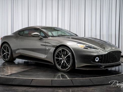 Used 2018 Aston Martin Vanquish Zagato RWD image 2