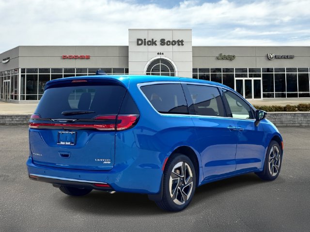 New 2027 Chrysler Pacifica Limited AWD/4WD image 5