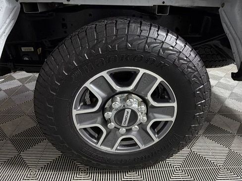 Used 2024 Ford F250 Lariat image 11