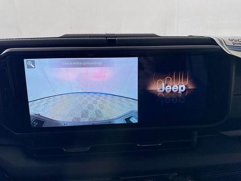 New 2025 Jeep Gladiator Sport image 13