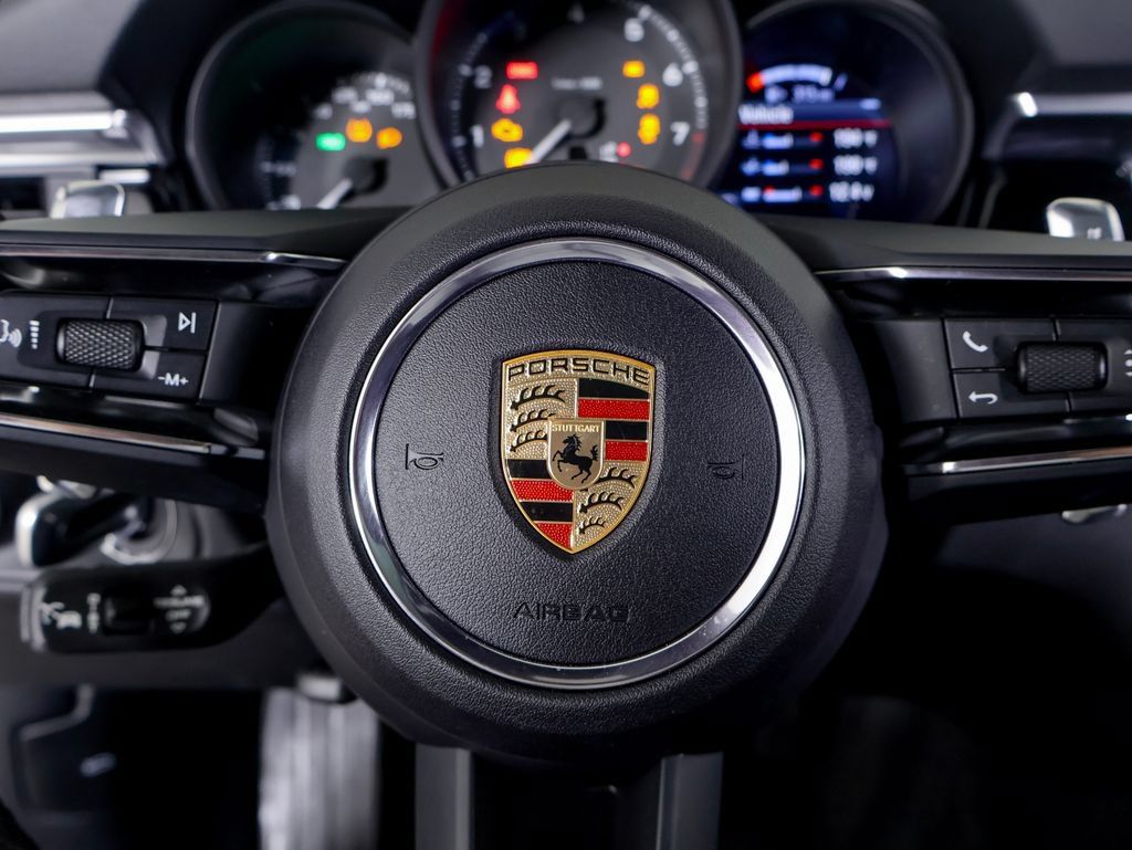 Certified 2024 Porsche Macan AWD/4WD image 21