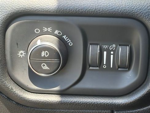 Used 2019 RAM 1500 Big Horn RWD image 20