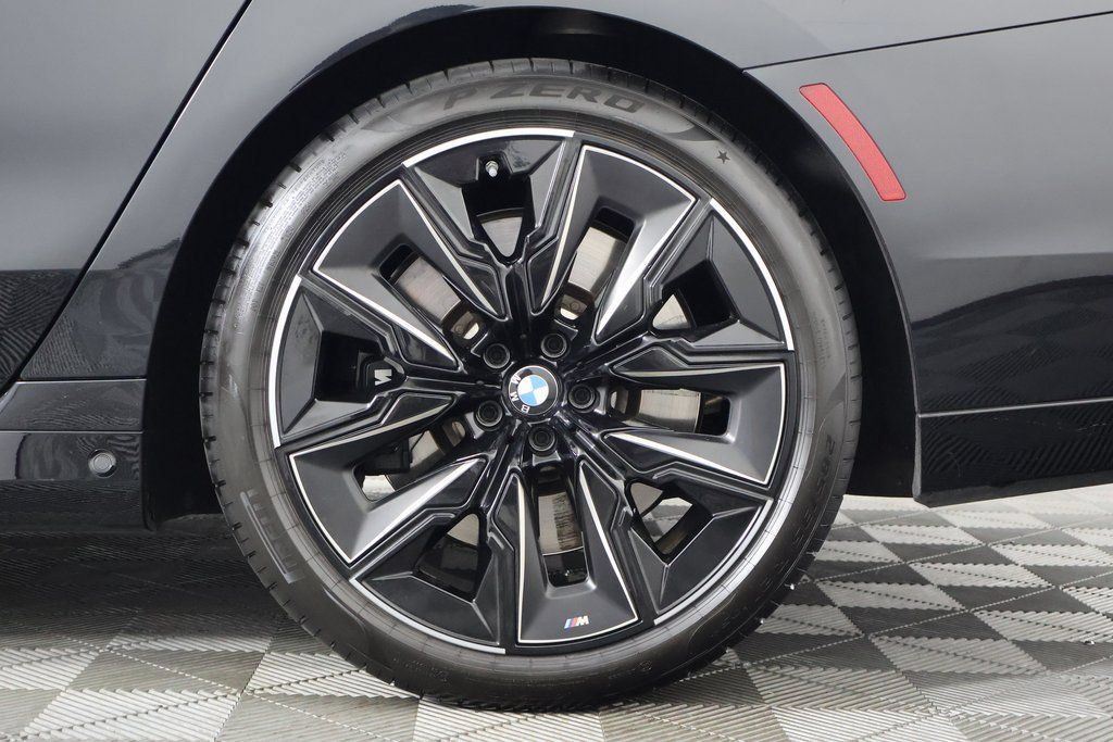 Used 2024 BMW 760i xDrive w/ Executive Package AWD/4WD image 16
