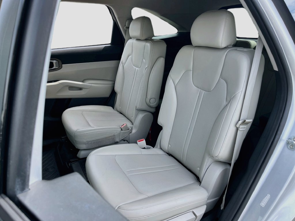 Used 2022 Kia Sorento EX w/ Panoramic Sunroof Package FWD image 25
