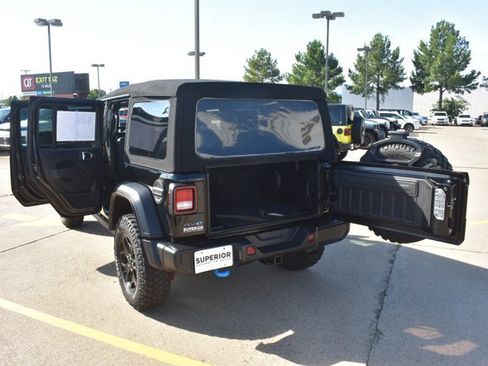Used 2023 Jeep Wrangler Unlimited w/ Cold Weather Group AWD/4WD image 18