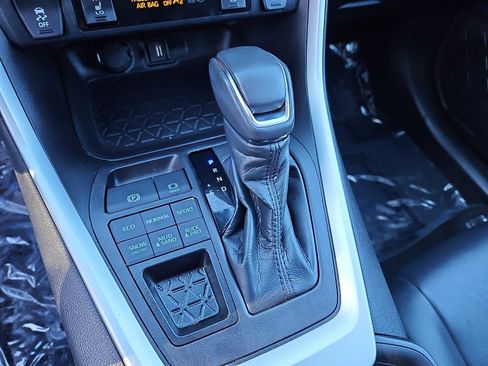 Used 2020 Toyota RAV4 XLE Premium image 17