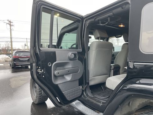 Used 2007 Jeep Wrangler Unlimited Sahara image 23