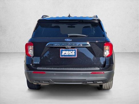 Certified 2022 Ford Explorer XLT image 7