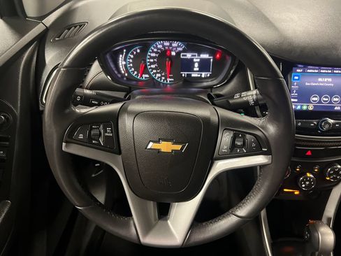 Certified 2022 Chevrolet Trax LT w/ Midnight Edition AWD/4WD image 19