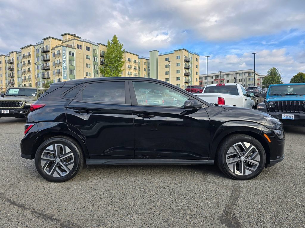 Used 2023 Hyundai Kona SE FWD image 7