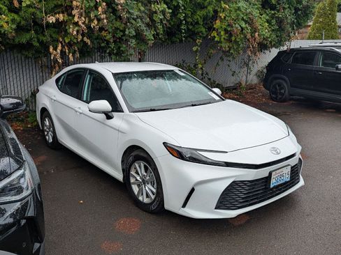 Used 2025 Toyota Camry LE FWD image 6