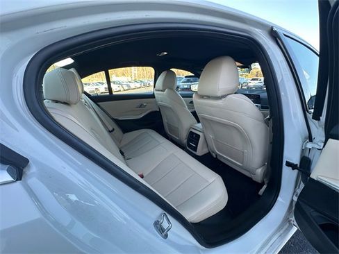 Used 2022 BMW 330i xDrive Sedan w/ Driving Assistance Package image 17