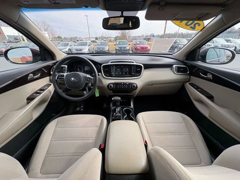 Used 2019 Kia Sorento LX image 14