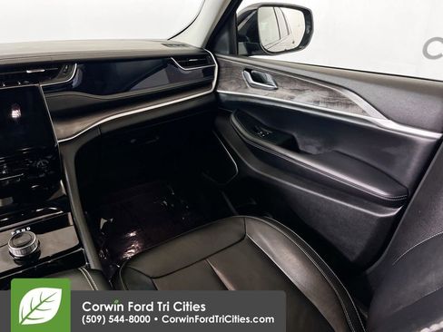 Used 2022 Jeep Grand Cherokee L Limited w/ Trailer Tow Group (B) image 29