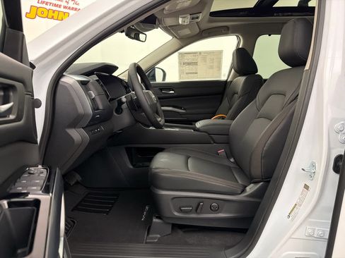 New 2026 Nissan Pathfinder SL w/ SL Premium Package FWD image 14