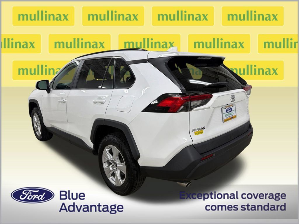 Used 2019 Toyota RAV4 XLE FWD image 11