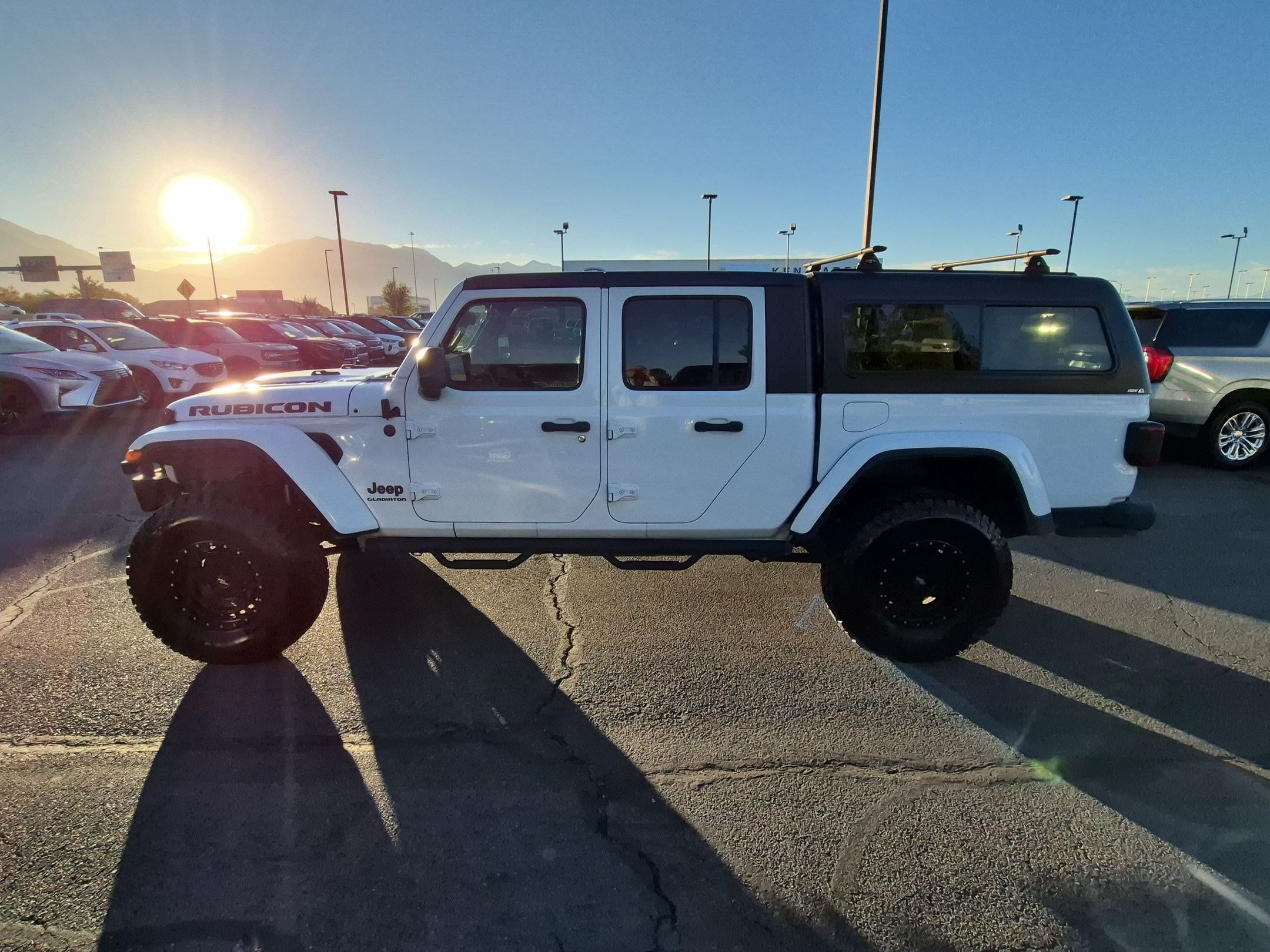 Used 2022 Jeep Gladiator Rubicon w/ LED Lighting Group AWD/4WD image 10
