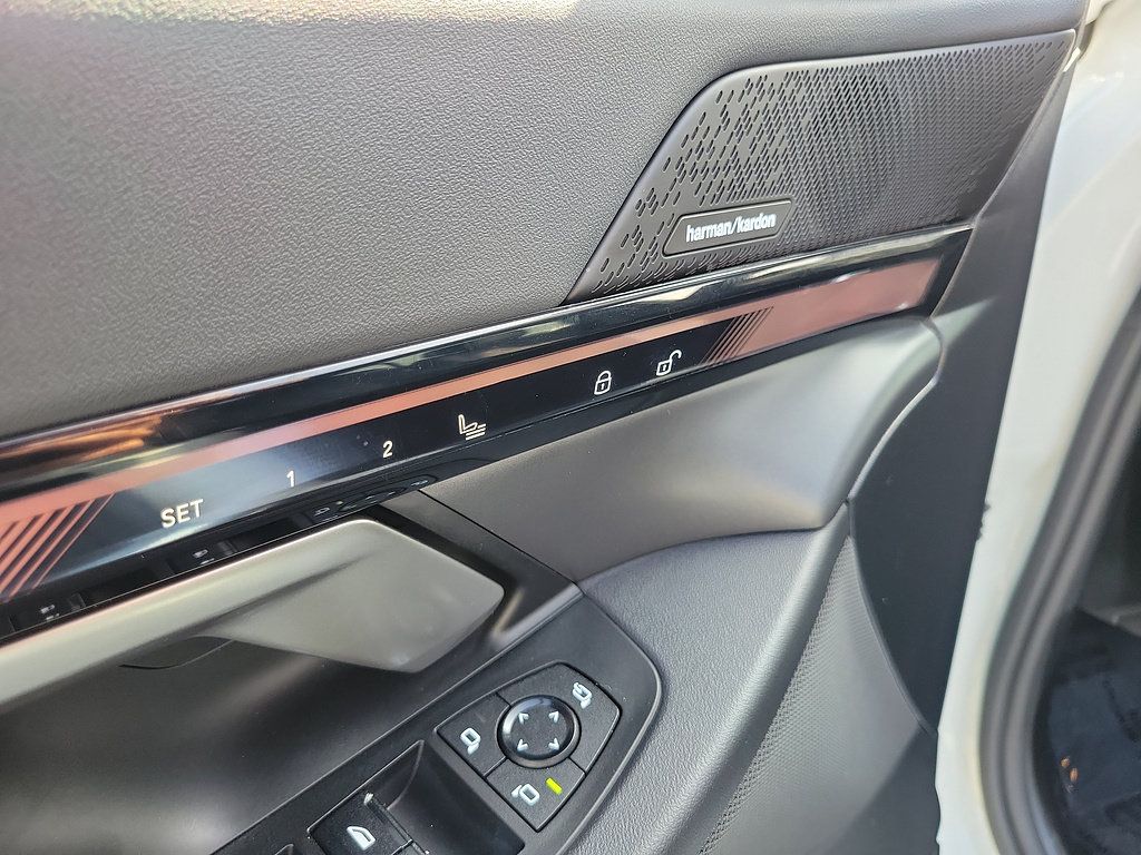 Used 2024 BMW i5 eDrive40i w/ Convenience Package RWD image 22