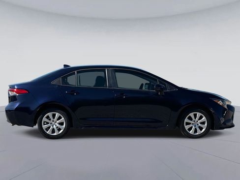 Used 2020 Toyota Corolla LE image 2